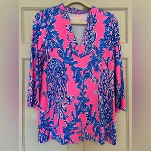 Lilly Pulitzer NWT UPF 50 Vero Tunic in Caught in the Coral Size Medium
